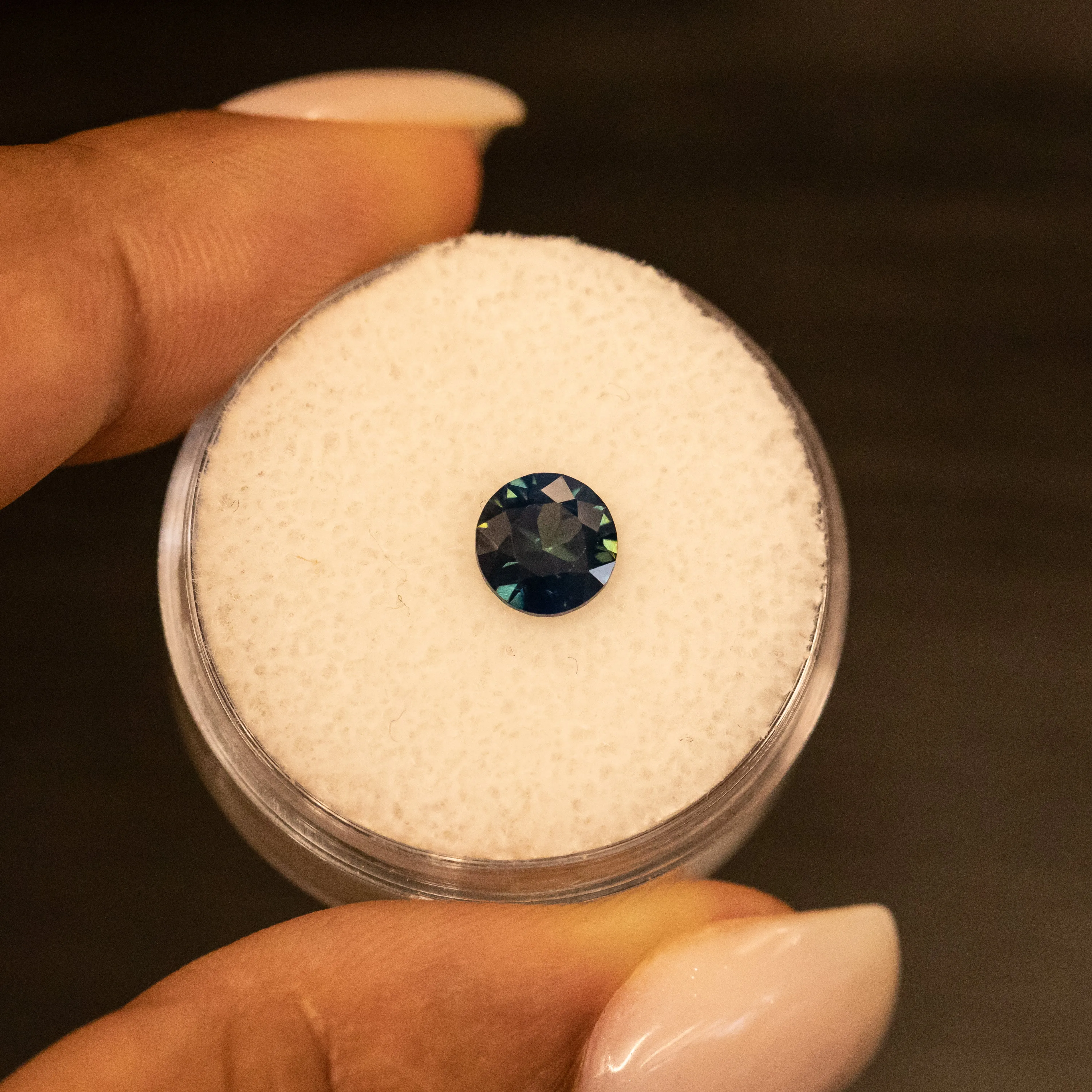 1.10CT ROUND NIGERIAN SAPPHIRE, VIBRANT GLOWY OCEAN BLUE, 6.26X6.18MM, UNTREATED