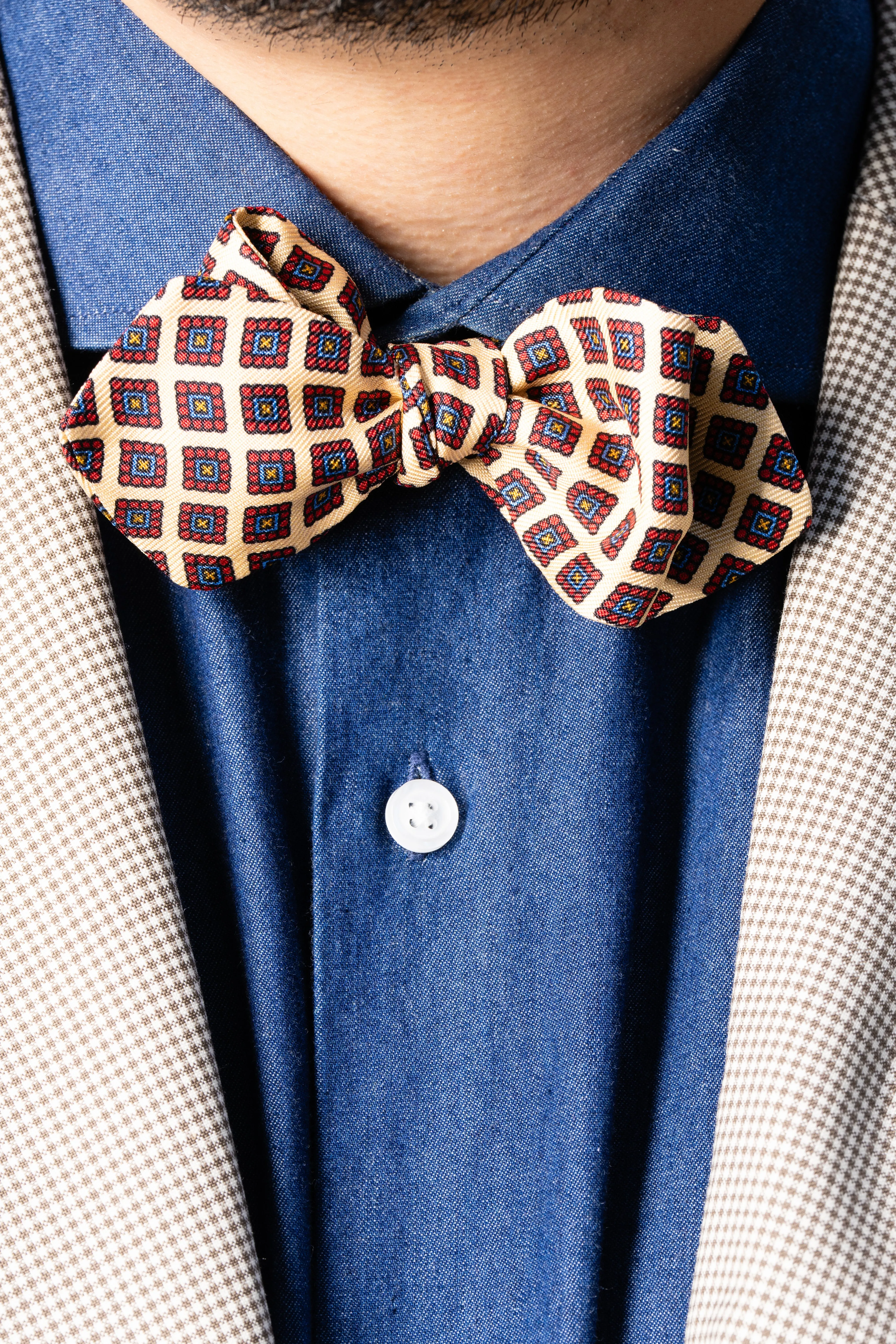 Buff Micropattern Madder Silk Bow Tie