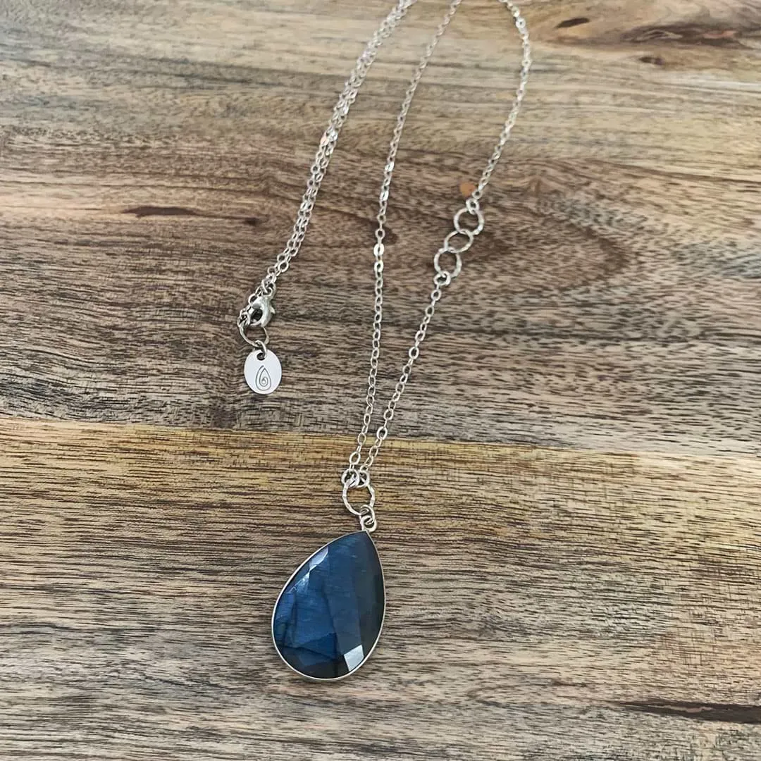 Oslo Nights - Blue Labradorite Pendant Necklace